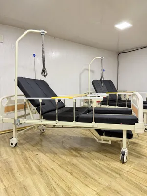 Tualet va ag‘darilish funksiyasiga ega tibbiy karavot 1