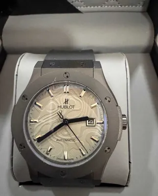 HUBLOT Classic Fusion часы механические 1