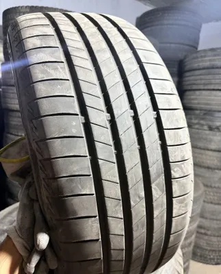 Оригинальные шины BRIDGESTONE 255/40/21, есть пара 1
