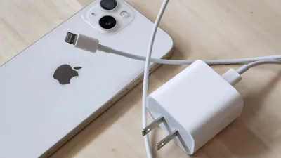Зарядка для iPhone: адаптер Apple Type‑C, кабель 1