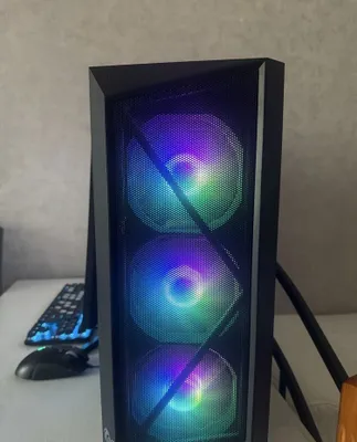 Monitor, sichqoncha va klaviaturali o‘yin kompyuteri 1
