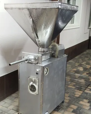 Kolbasa ishlab chiqarish uskunasi, vakuumli ikki shnekli shprits