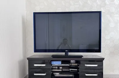 LG 50” 3D SMART TV + Podstavka 1