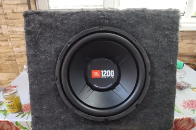 Продается сабвуфер JBL 1200 1