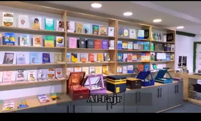 kitob javoni va vitrinniy stol 1
