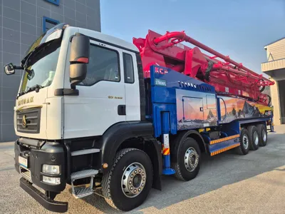 HOWO SITRAK 10×4 shassisidagi 60 metrlik KCP avtobetonnasosi 1