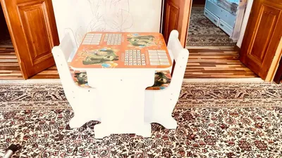 Детский столик со стульчиками в отличном состоянии!