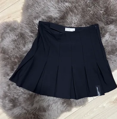Черная мини-юбка Bershka 1