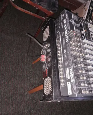 Усилитель Behringer 1