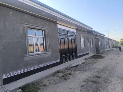 Продаётся коттедж: двор, 4 комнаты, кухня, подвал, санузел 1