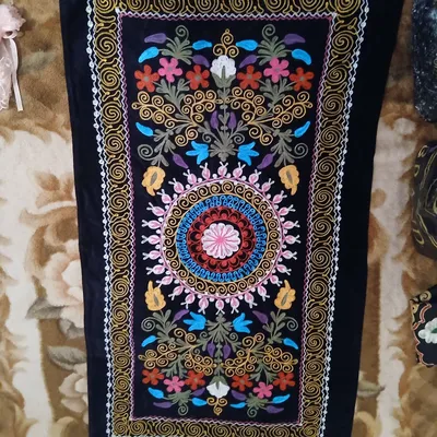 Qadimiy milliy antiqa suzani 1