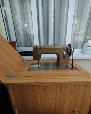 Продается стенка советская,диван кресло советское, швейная машинка 1