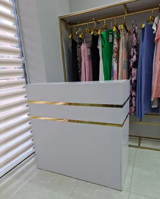 Kiyimlar uchun vitrina, stellaj, kassa 1