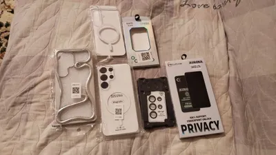 Telefon uchun g‘ilof va himoya oynasi sotiladi
