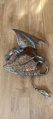 Haykal. Temirdan yasalgan ajdarho figurasi. 1