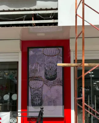 Do‘kon va fasad uchun 105×200 sm reklama LED ekrani 1