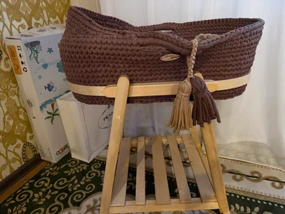Chaqaloqlar uchun beshikcha, matrascha va pled bilan. 1