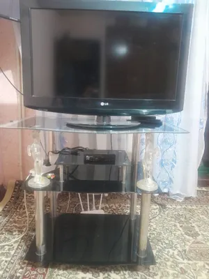 Продам телевизор 32 дюйма с тюнером и подставкой