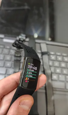 Fitbit Charge 6 — aqlli bilaguzuk 1