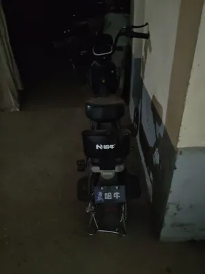 skuter elektron aybi bor akkumlyator o'tirgan 1