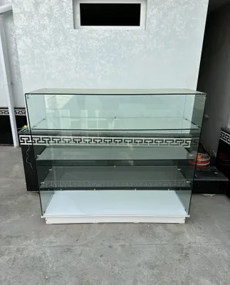 vitrina cteklyaniy 1