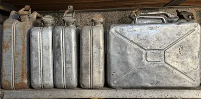 Yaxshi holatdagi alyuminiy kanistrlar, 20 litr.