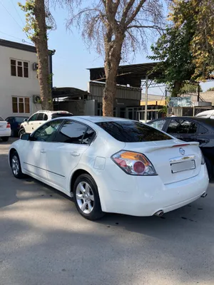 Nissan Altima 1