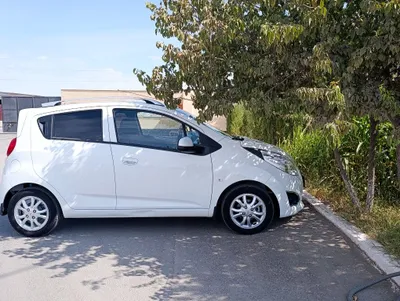 Avtomat uzatmali, 4-pozitsiyadagi Chevrolet Spark avtomobili sotiladi. 1