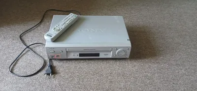 Видеомагнитофон Sony. 1