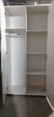 Шкаф с полками и вешалкой 1
