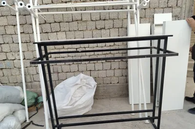 Продаются стеллажи-витрины для магазинов одежды. В хорошем состоянии 1