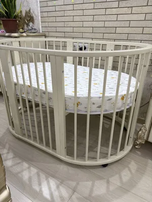 Продам кроватку с матрасом и бортиками 1