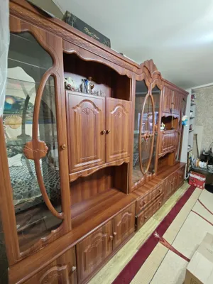 Yaxshi holatdagi ishlatilgan mebel devori 1