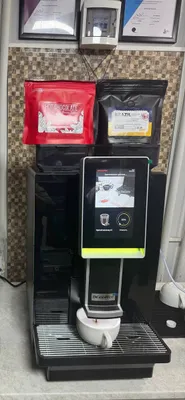 Umumiy ovqatlanish va ofis uchun Dr.Coffee MiniBar S kofe mashinasi. 1