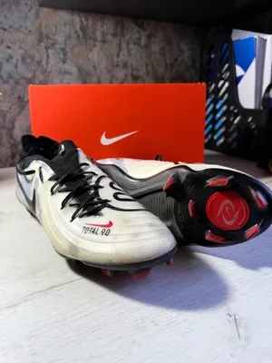 Футбольные бутсы: “Nike Phantom Luna Total 90” 1