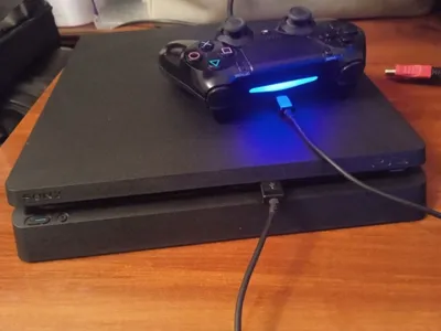 Playstation 4 slim 1
