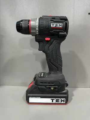 Шуруповёрты Makita, DeWalt 1