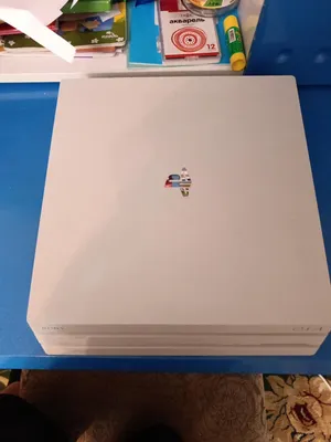 Cheklangan seriyadagi PS4 Pro, 1 TB, 2 ta joystik, kafolat 1
