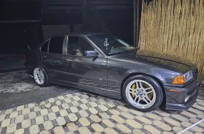 BMW e36 v8 4.4 sotiladi 1
