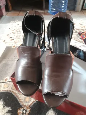 Босоножки коричневого цвета, размер 36 1