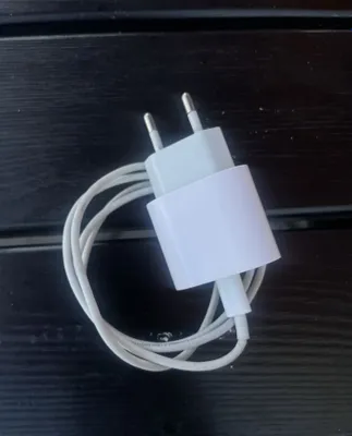 Iphone zaryadchik