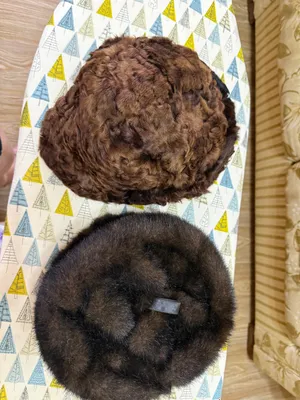Erkaklar bosh kiyimlari sotiladi. 1