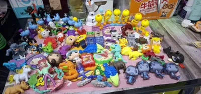 Киндер фигурки всё по 10.000 тысяч почти на все фигурки есть бумашки 1