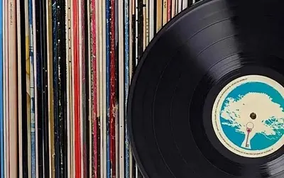 Vinil plastinkalar sotiladi