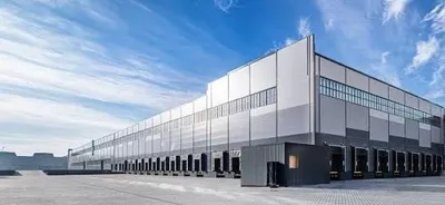 Промышленные секционные ворота ALUTEX для складов и цехов 1