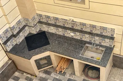 Высококвалифицированный кафельщик 1