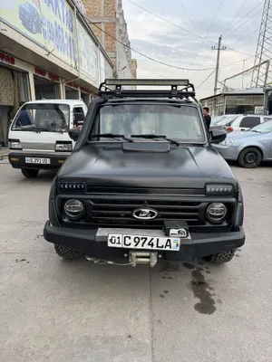 Чёрная матовая Niva, подготовленная для оффроуда 1
