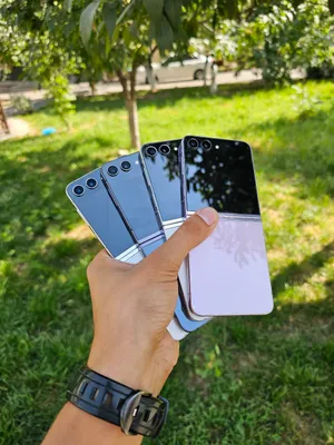 Samsung Galaxy Z Flip 5 (5G) 1