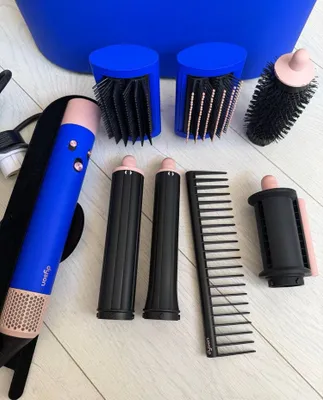 Blush Blue rangidagi Dyson Airwrap 1