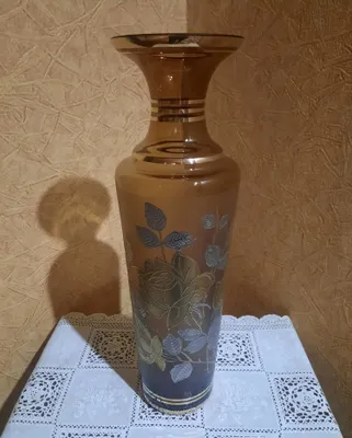 Vintaj. Juda chiroyli, nafis, baland «Atirgul shoxi» vazasi. Bohemia 1